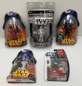 lot 165 image: Misc. Collectible STAR WARS Action Figures (NEW OLD STOCK)