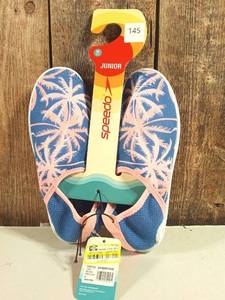 lot 37 image: Speedo Junior Pull On Water Shoes Beach Booties