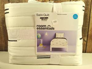 lot 60 image: Satin Quilt - Room Essentials