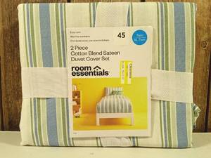 lot 67 image: Room Essential - 2 Piece Cotton Blend Sateen Duvet Cover Set TwinXL Twin