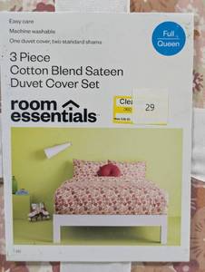 lot 85 image: Room Essentials - Cotton Blend Sateen Duvet Cover and Sham Set