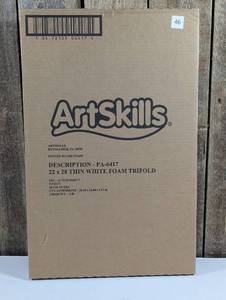 lot 107 image: ArtSkills White Foam Trifold, 22 in X 28 in