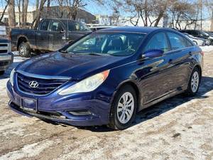 lot 9 image: 2011 HYUNDAI SONATA GLS No Accidents (NO RESERVE)