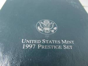 lot 136 image: 1997 Mint Prestige Set