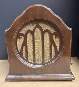 lot 24R image: LLR - Vintage Bremer Tully Art Deco Radio