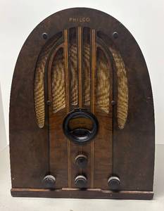 lot 132R image: O - Vintage Philco Cathedral Radio