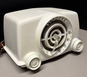 lot 147R image: RR - Vintage Crosley Bullseye Radio
