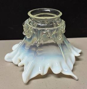 lot 151R image: RR - Vintage Art Deco Glass Lampshade