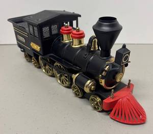 lot 173R image: O - Vintage Iron Horse 1864 Solid State Train Engine AM Transistor Radio