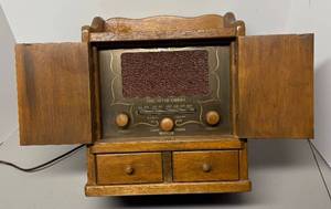 lot 192R image: O - Vintage Spice Chest Radio by Guild Model 484