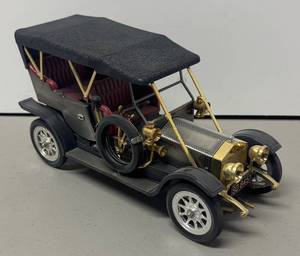 lot 207R image: LLR - Vintage Waco Car Motif 5-Transistor Radio