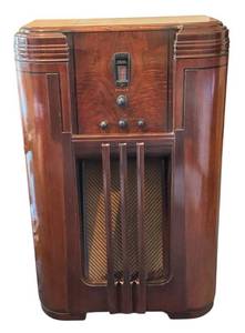 lot 25D image: DR - Vintage Philco Floor Radio Model 16