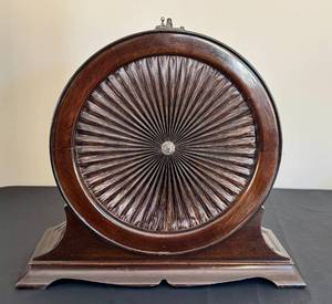 lot 79 image: DR - Victor Lumiere Loud Speaker No. 1 - Vintage Wood Cabinet