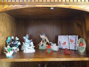 lot 31 image: Top Shelf of Bird Figurines