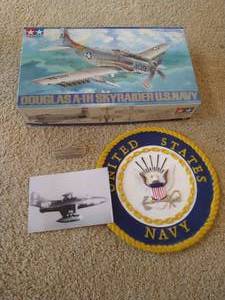 lot 37 image: Military Lot - Model, Patch, Photo, and Pin