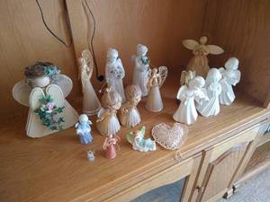 lot 38 image: Large Lot of Angel Figurines