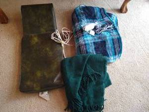 lot 50 image: Soft Electric Blanket and Oster Massage Pad
