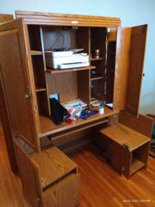 lot 62 image: Office CabinetDesk With Printer and Supplies