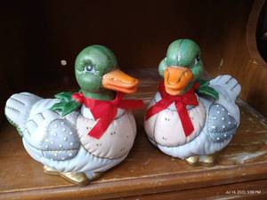 lot 68 image: Pair of Lefton Ducks