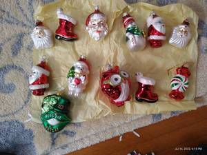 lot 73 image: (12) Blown Glass Ornaments