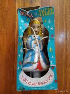 lot 74 image: 1960s Noma Tree Topper - Lights Up