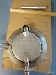 lot 103 image: Nordic Ware Vintage Krumkake Iron