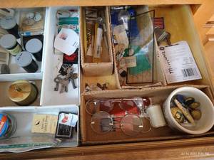 lot 118 image: Junk Drawer of Goodies