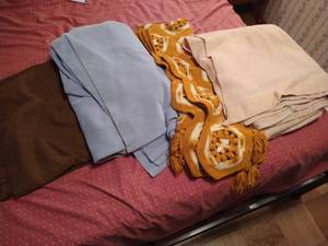 lot 137 image: (4) Blankets