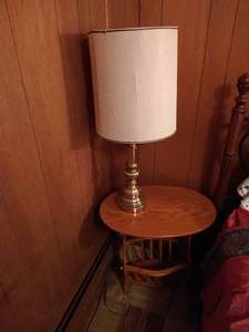 lot 138 image: Side Table & Vintage Lamp