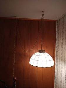 lot 139 image: Beautiful Hanging Shell Lamp with Hooks