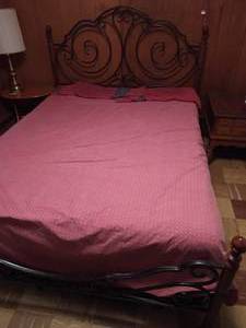 lot 141 image: Queen-Sized Bed