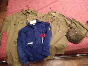 lot 146 image: Boy Scout Mess Kit & (3) Shirts