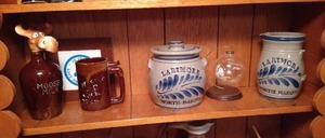 lot 178 image: Shelf of Larimore Pottery