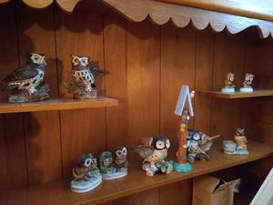 lot 189 image: (9) Owl Figurines