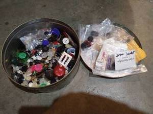 lot 194 image: Tin of Buttons