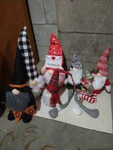 lot 195 image: Gnome Lot