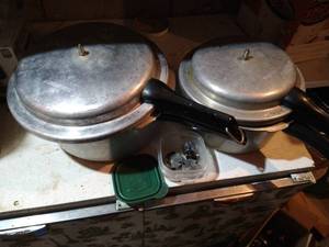 lot 225 image: Mirro-Matic Pressure Cookers