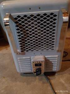 lot 234 image: Titan Heater