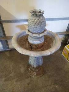 lot 243 image: 33 Gray Resin Birdbath