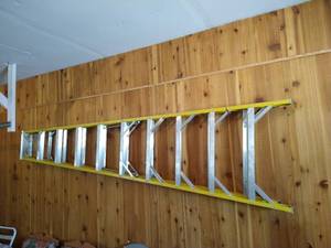 lot 252 image: 10 Werner Fiberglass Ladder