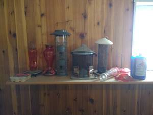 lot 258 image: Bird Feeder Lot