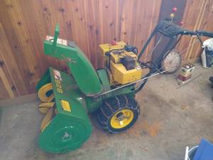 lot 259 image: John Deere 826 Snowblower with Electric Start