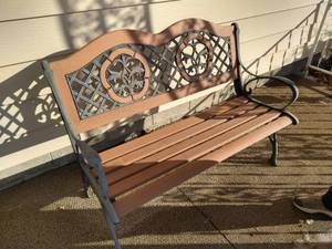 lot 324 image: Cast Iron & Wood Bench