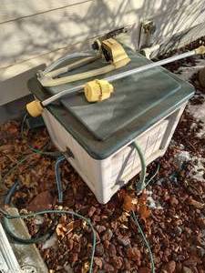lot 325 image: Suncast Hose Reel & Misc. Sprinklers