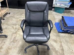 lot 138 image: Black Faux Leather Office Chair with Adjustable Armrests and Casters