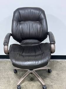lot 38 image: Lane Black Leather Executive Office Chair with Adjustable Height