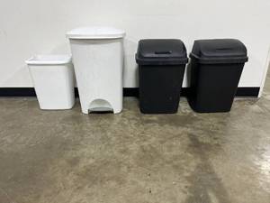 lot 46 image: Set of 4 Plastic Wastebaskets with Lids and Open Tops