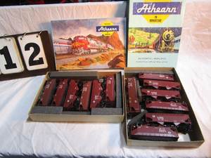 lot 12 image: Athearn Misc  Rail Cars