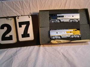 lot 27 image: Athearn Special Edition Santa Fe Engines
