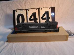 lot 44 image: Athearn Southern Pacific Engine #8102